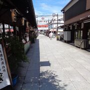 柴又駅から帝釈天に続く商店街