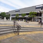 葛西臨海公園のすぐ前にあって便利な駅です