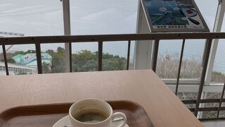 まわる喫茶店　回転レストランが懐かしく、風景も美しいです。レトロな乗り物　カーレーターも楽しいです。