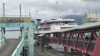 大きなターミナル・乗船案内は矢印にそって行きました