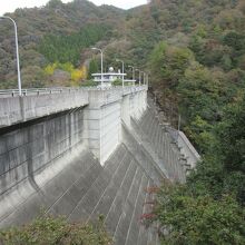 2011年にゲートレス化、改造箇所の躯体は未だ白いです