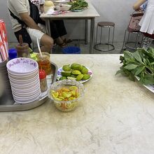 野菜はみんなで共用です。