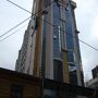 間口は狭いのにわりかし高層です。