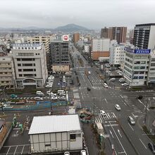 ビルが隣接していないので、部屋からの眺望は良い。南側を見る。