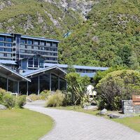 正面玄関の脇にある、ザ ハーミテイジの看板