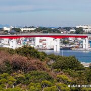 灯台や公園が魅力的な元離島です