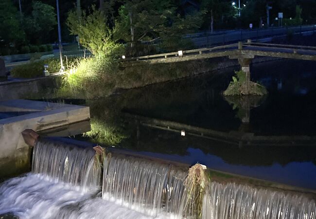 玉造温泉街を貫く川です。