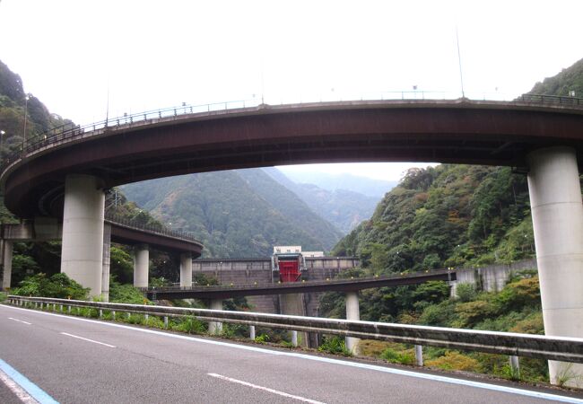 青龍橋というループ橋のループの中に鹿森ダムが見えるポイントが最高でした