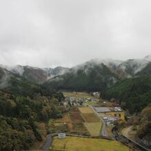 黒川ダム天端から望んだ黒川温泉周辺