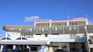 沖縄県うるま市の海中道路の途中