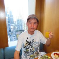 ラウンジで朝食を頂く！