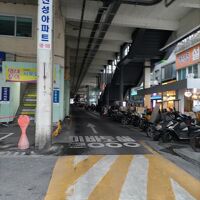 駅からホテルへの道は雨でも濡れません