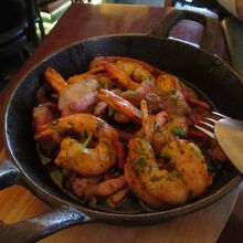 海老のアヒージョのような料理
