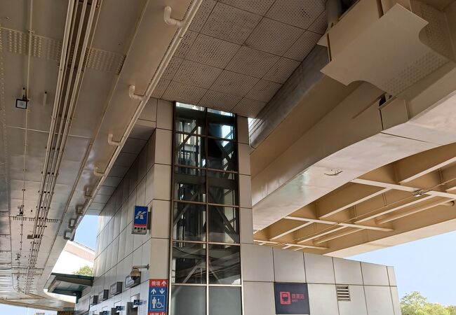 高雄国際機場駅