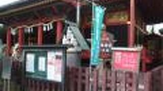 浅草寺と比べると地味