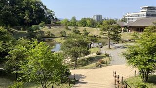 必見の「色紙短冊積石垣」