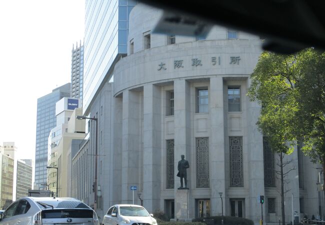 大阪証券取引所前 五代友厚像