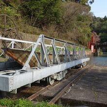 小舟を運んだ台車