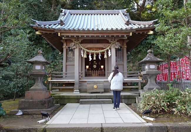 江島神社の境内にありますが