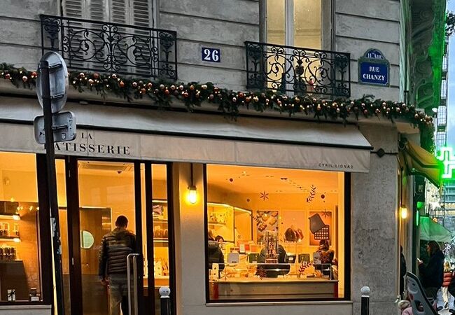 ラ パティスリー バイ シリルリニャック (ポール ベール店)