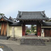 藤原不比等邸宅跡に建てられました