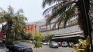 巨大なスーパー