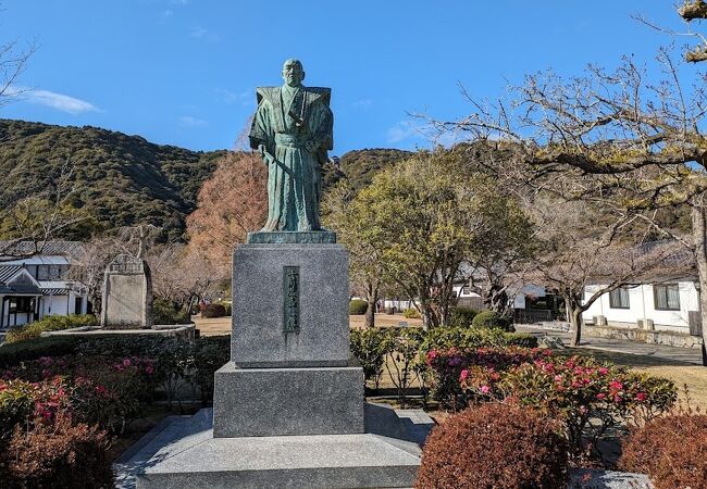 吉川広嘉公銅像 