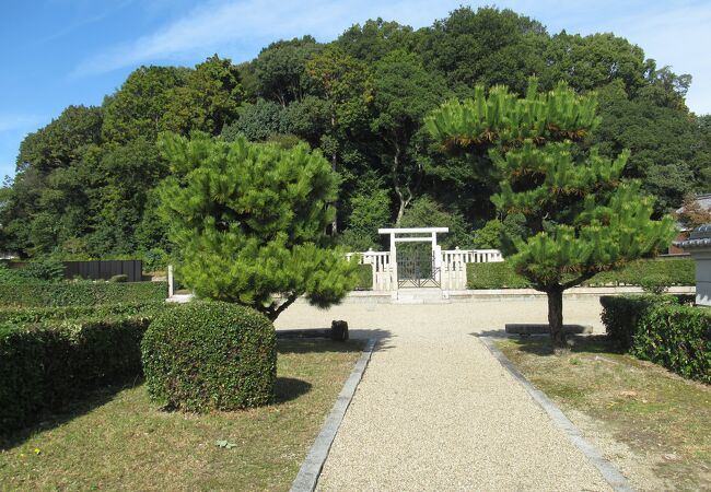 平城京跡歴史公園の北側にあります