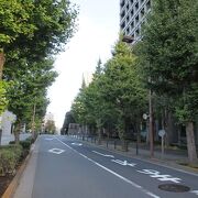 地下鉄の永田町駅からのアクセスも良いですし、道幅も広くてゆったりとした雰囲気でした。