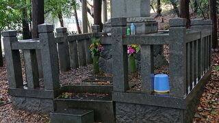 築山御前の墓(首塚)