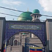 色がきれいなモスク