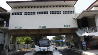 ジョンボルよりかなり大きなバスターミナル