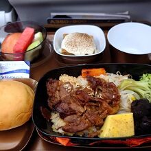 桃園国際空港から関空便の機内食