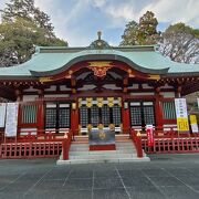 バスで浅間神社エリアに行くと、最初に見る神社