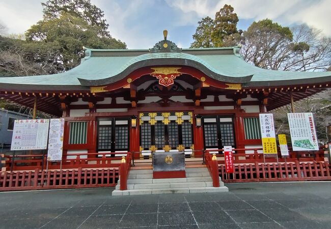 バスで浅間神社エリアに行くと、最初に見る神社