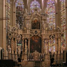 参考写真：エアフルト大聖堂の聖壇