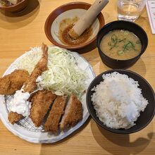 ミックスフライ定食1030円