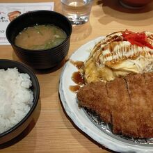 ロースカツ定食、ふわたま1030円