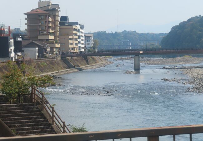 暴れ川悲し