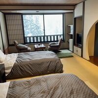 1人一部屋利用(一人旅)、2F和モダンツイン(セミダブル)