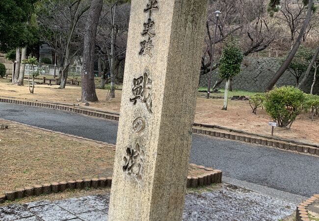 源平の合戦があった激戦地のあたりに建っています。