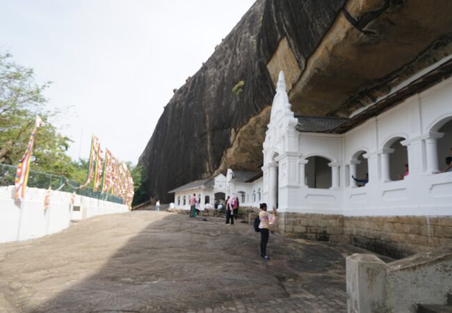 スリランカの世界遺産～ダンブッラ石窟寺院