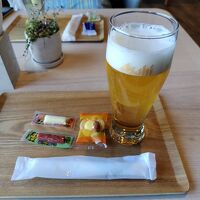 ラウンジでいただいたビールとおつまみ