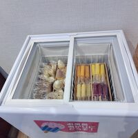 ラウンジのアイス(お腹いっぱいすぎて食べれませんでしたが.)