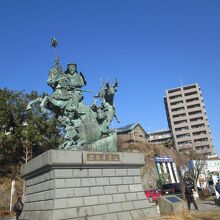 小田原駅前に建つ北条早雲像