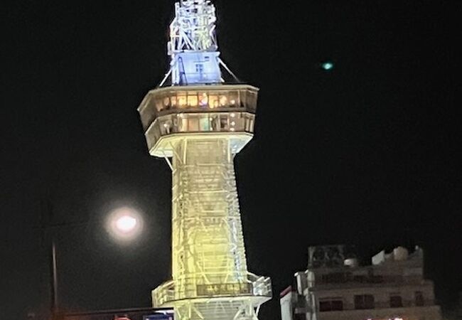 夜はライトアップされてとても綺麗