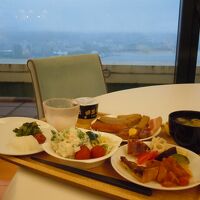 ブッフェ式朝食　長崎港を眺めながら食事