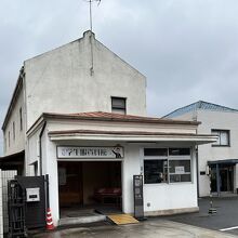 味のある建物です。駅からタクシーで1500円位。