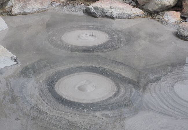 泥水からボコボコ　鬼石坊主地獄