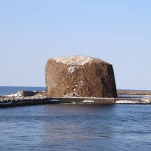 おーろら号船上から観える帽子岩